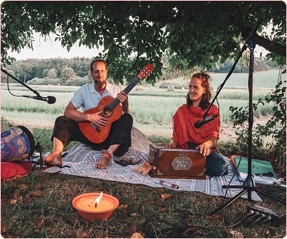 Mantrasingen mit Ronja und Georg